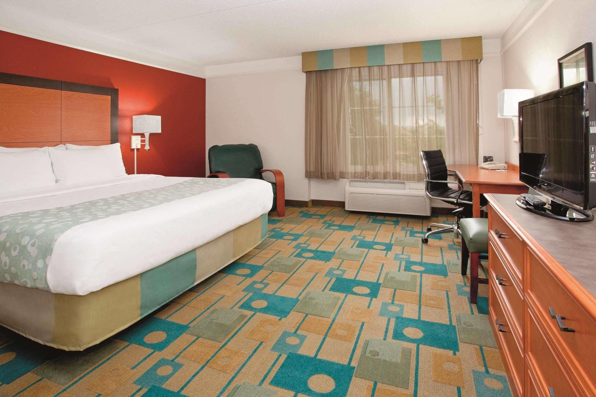 Hampton Inn Colorado Springs-Airport Exterior photo